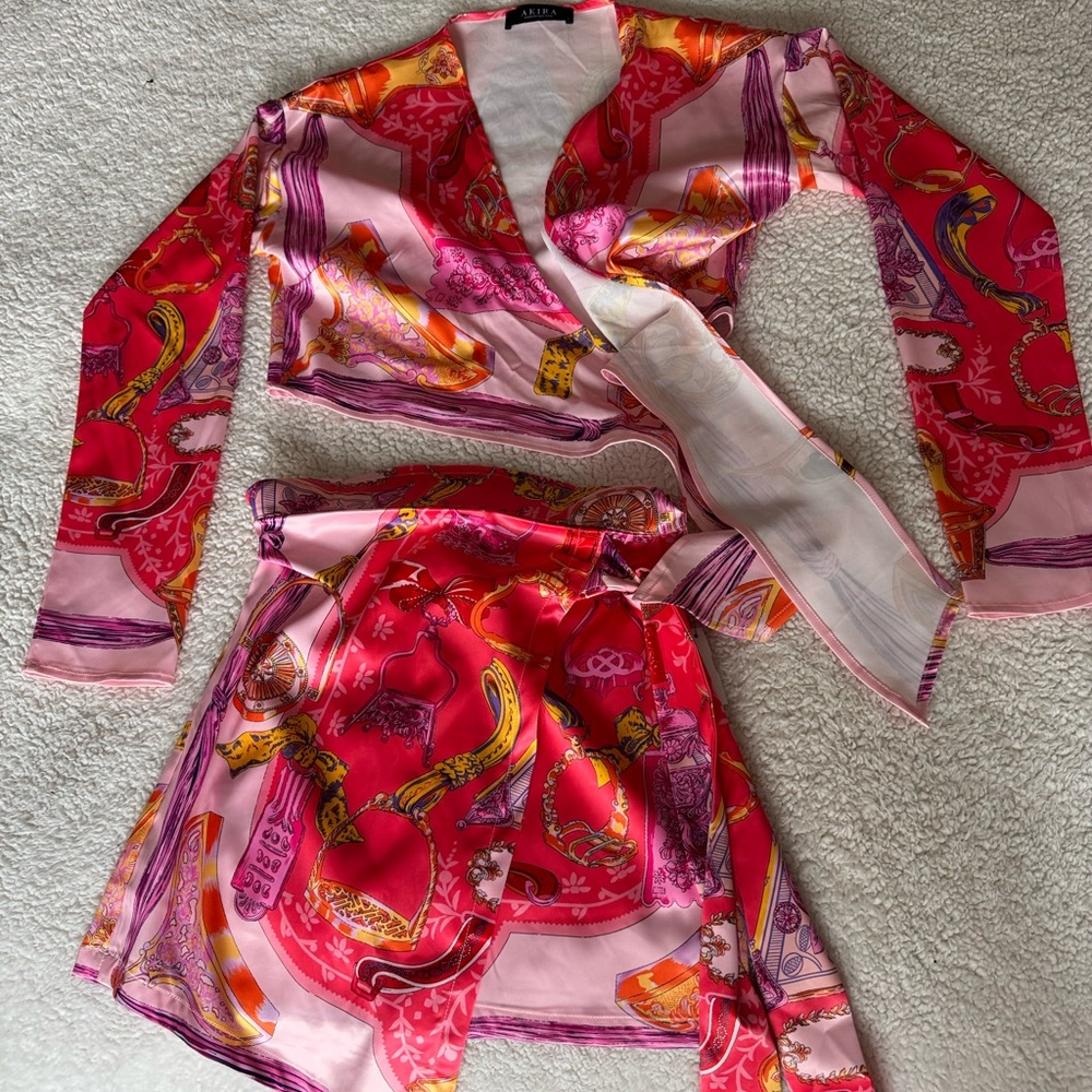 AKIRA Pink and Orange Patterned Set